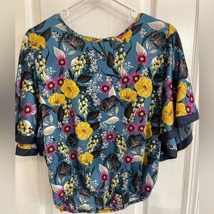 Women’s Floral Cropped Blouse with Flutter Sleeves Size Small
